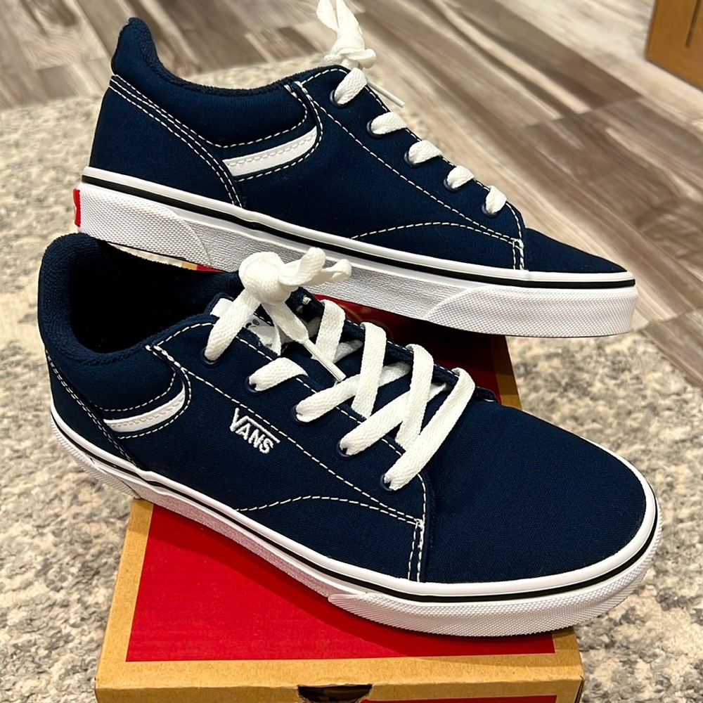 💙Vans Seldan Cute Canvas Navy Blue and White Sneakers in Size 4Y💙
